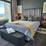 The Marlo Luxury Suites By Totalstay